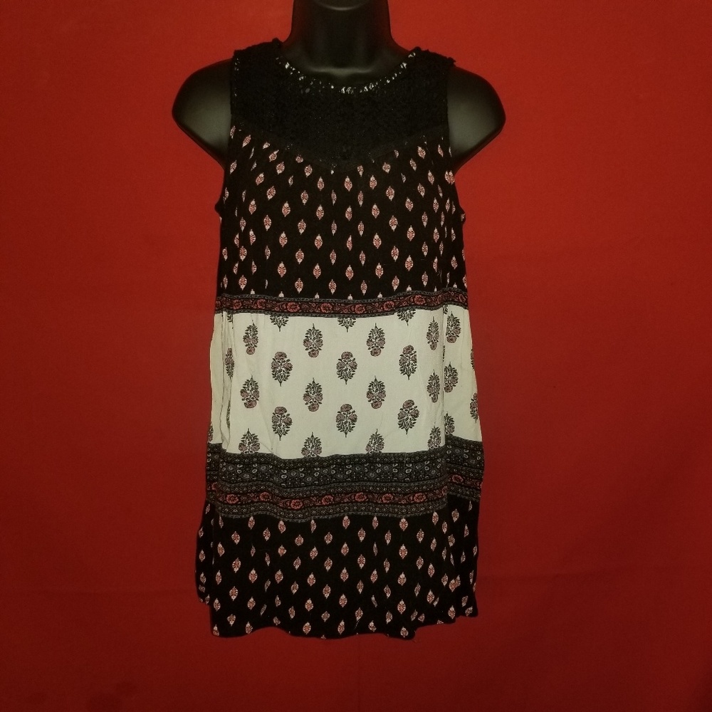 Xhilaration Black and Red Sleeveless Top